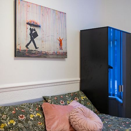 Cozy Rooms In Shared Accommodation Near Anfield Stadium With Parking And Wifi Ліверпуль Екстер'єр фото